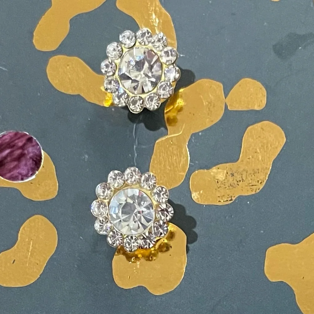 Babies /Toddler girls Post Earrings Cubic Zirconia & gold tone Flower Stud NWOT